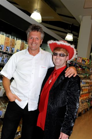 Remuera New World's owner-operator Adrian Barkla & Almost Elton (Greg Ward)